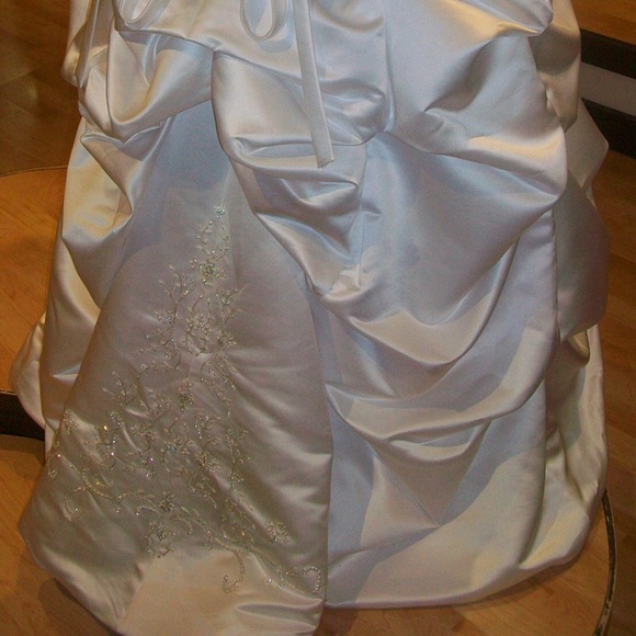 GUC Alfred Angelo Bridal gown - Picture 4 of 5